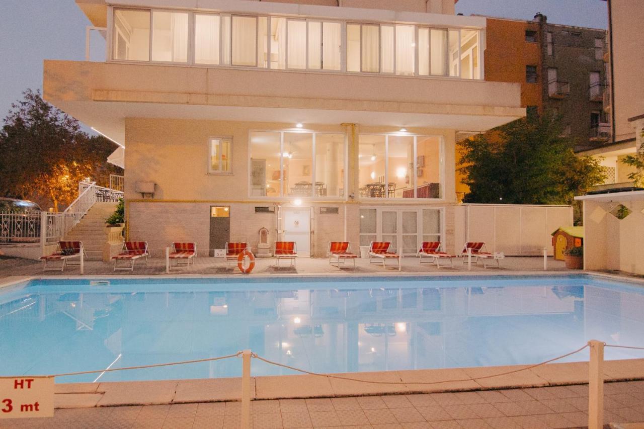 Hotel Beverly 리미니 외부 사진